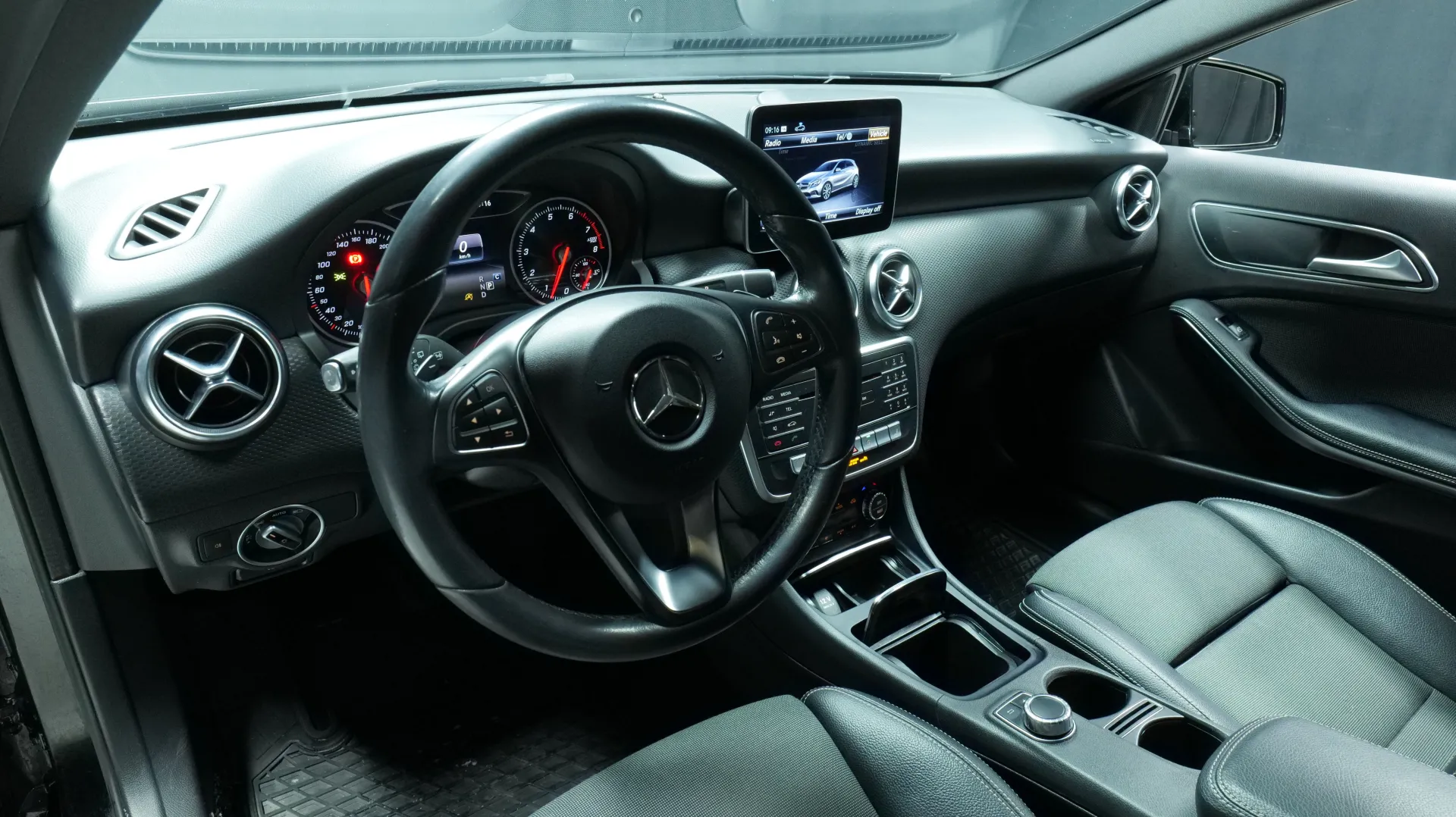 Autokuva 10 - CLL-419