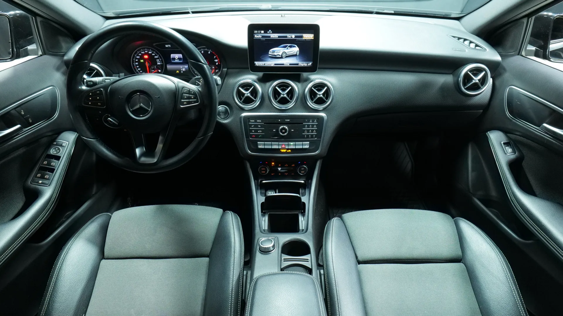 Autokuva 11 - CLL-419