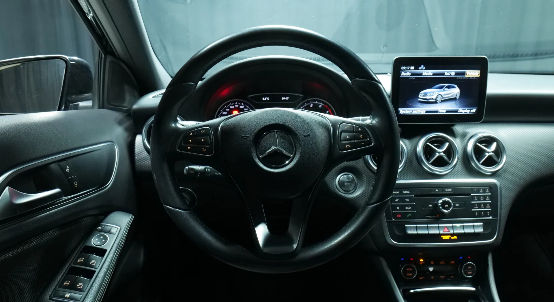 Autokuva 13 - CLL-419