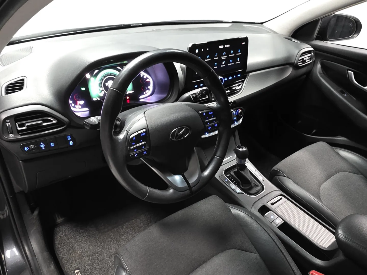 Autokuva 8 - CLX-123