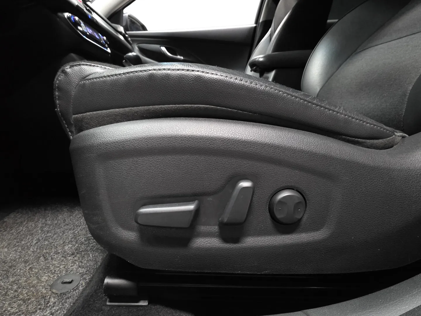 Autokuva 16 - CLX-123