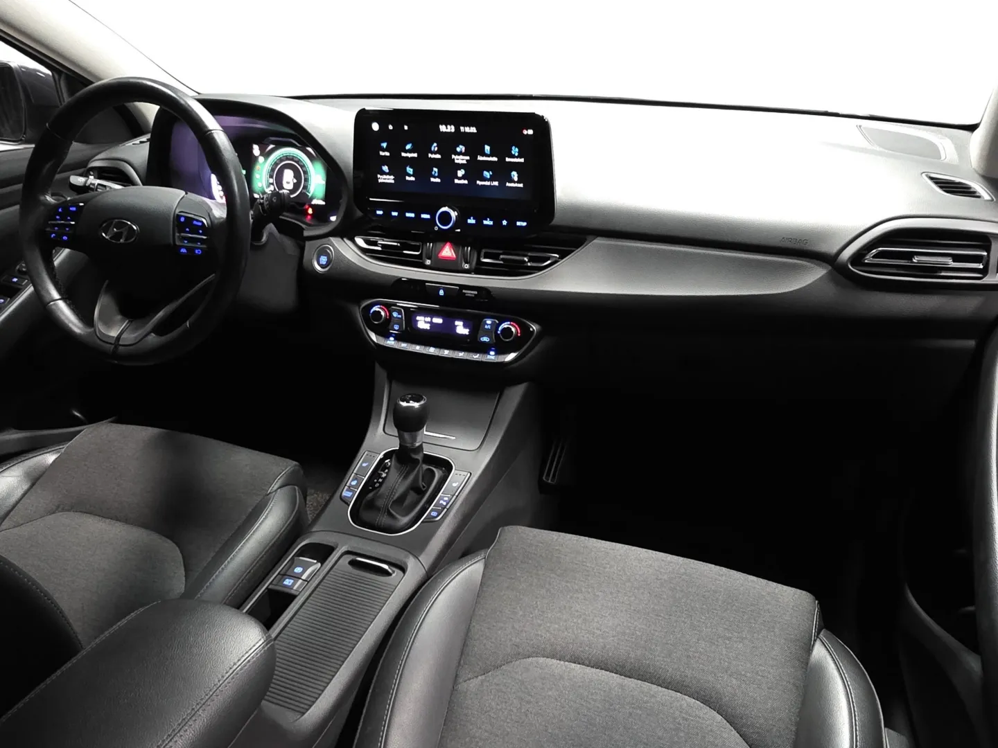 Autokuva 17 - CLX-123