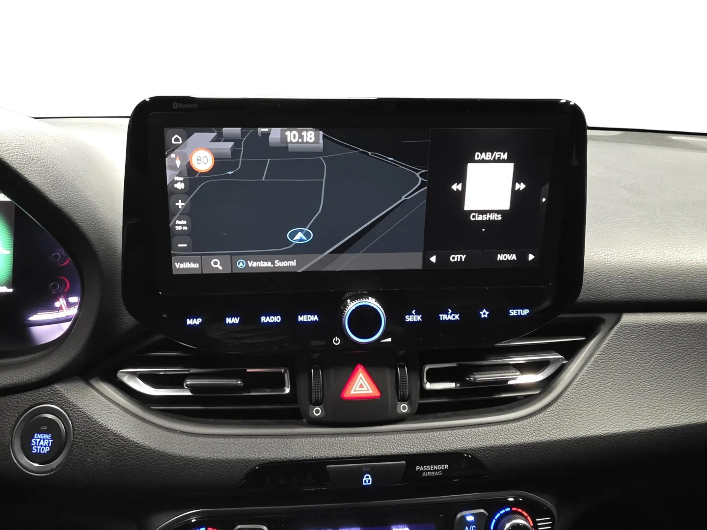 Autokuva 13 - CLX-123