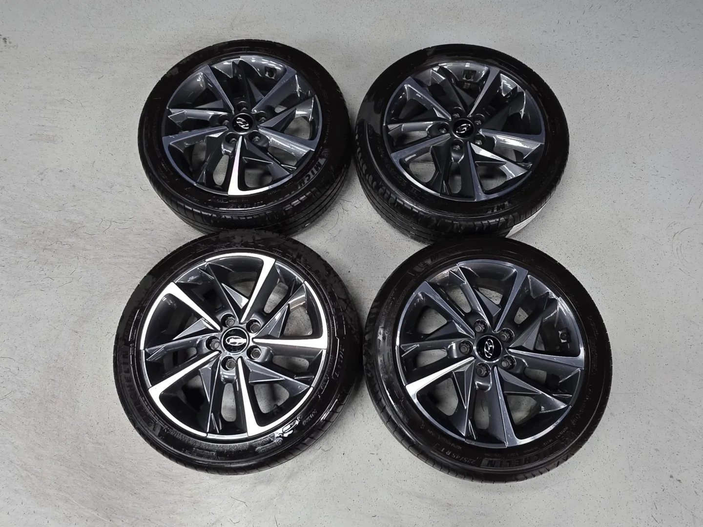 Autokuva 12 - CLX-123