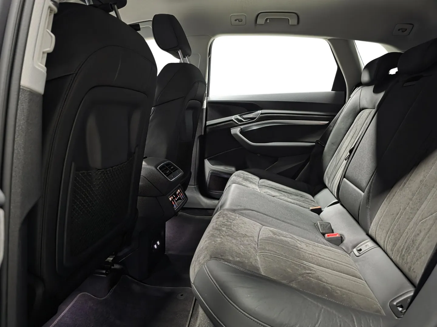 Autokuva 9 - CMJ-284