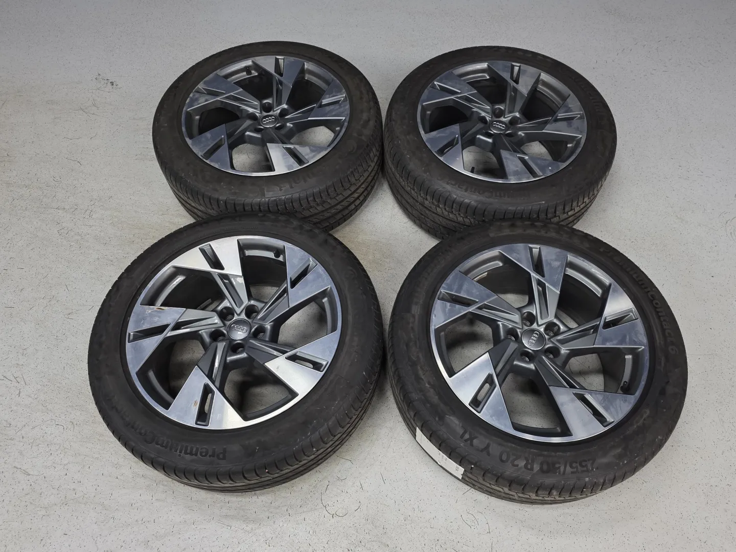 Autokuva 12 - CMJ-284