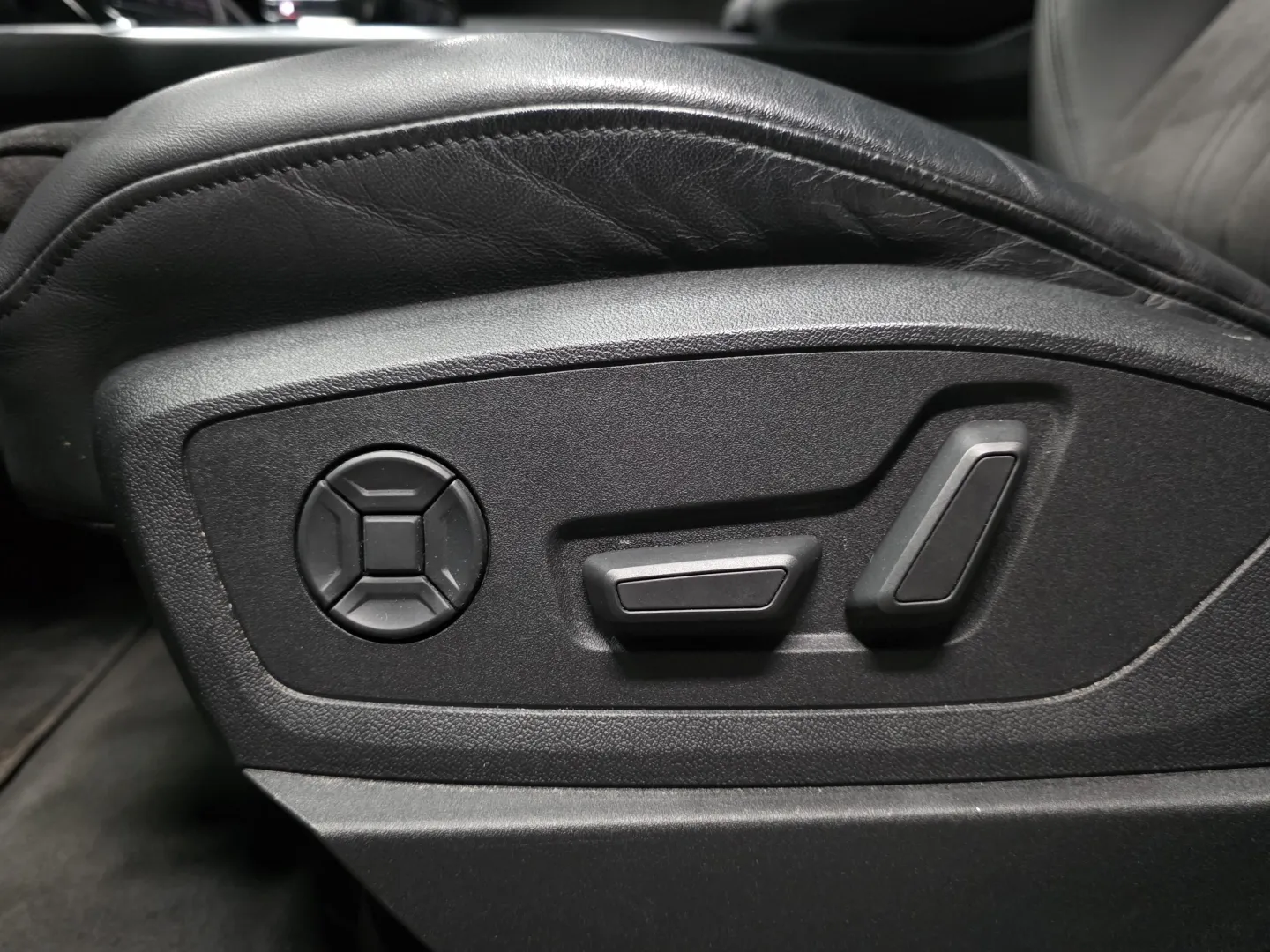 Autokuva 16 - CMJ-284