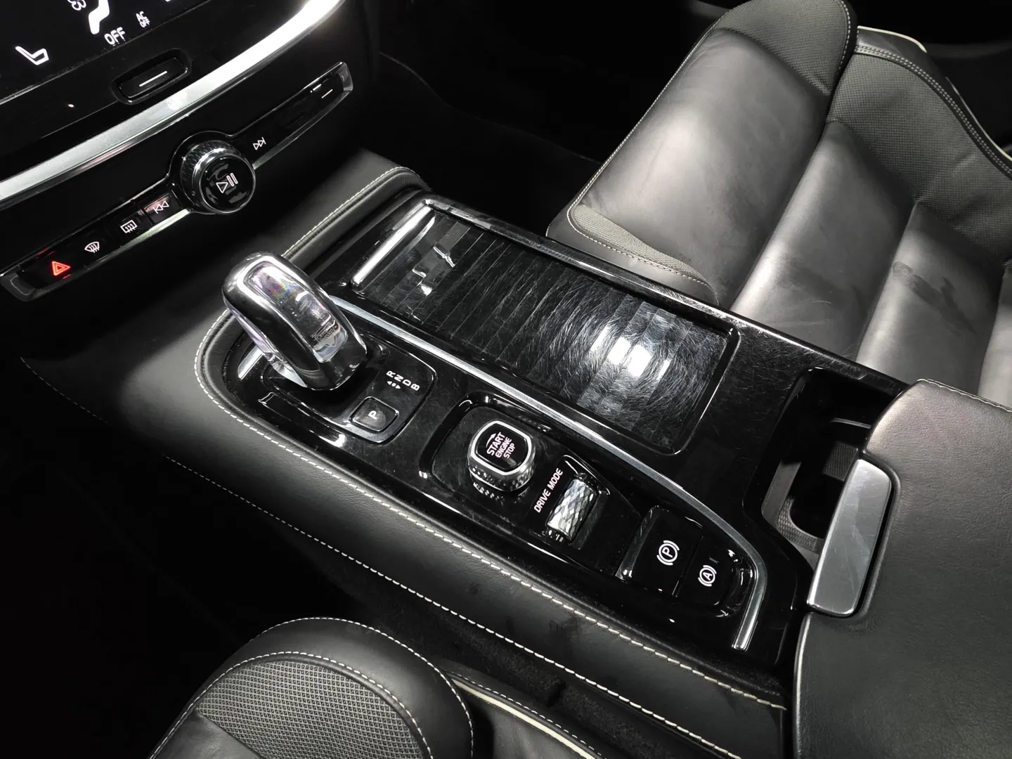 Autokuva 15 - CMS-582