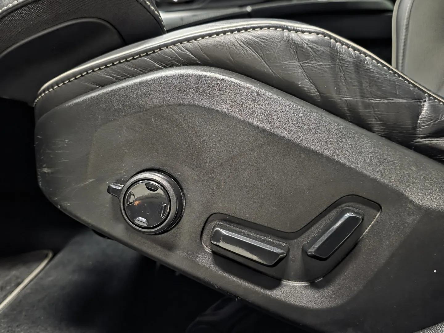 Autokuva 17 - CMS-582