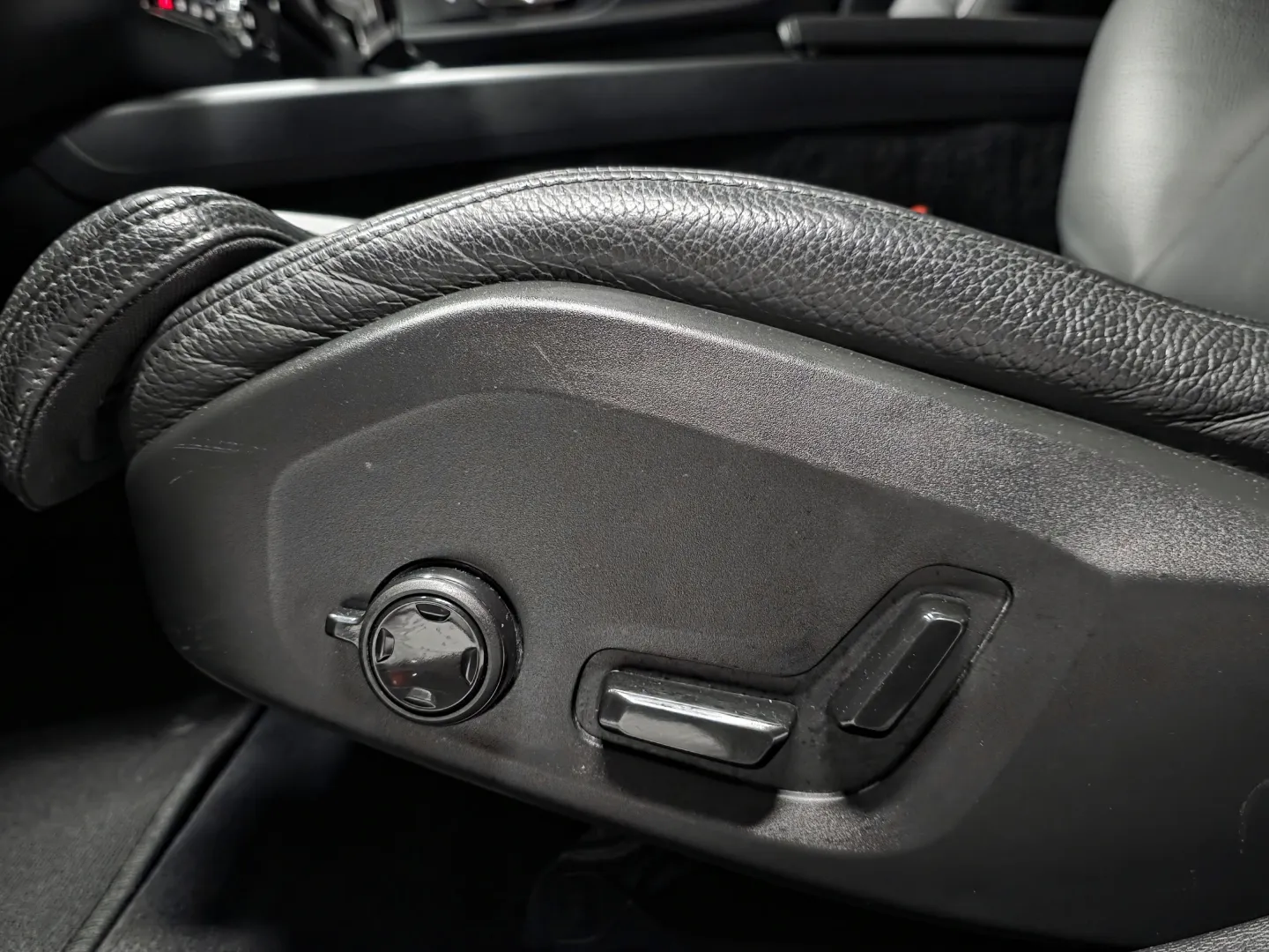 Autokuva 16 - CNA-251