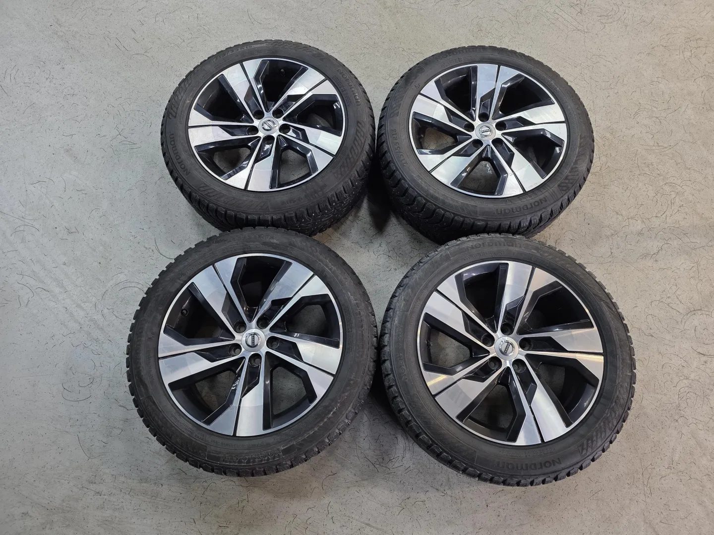 Autokuva 12 - CNK-331