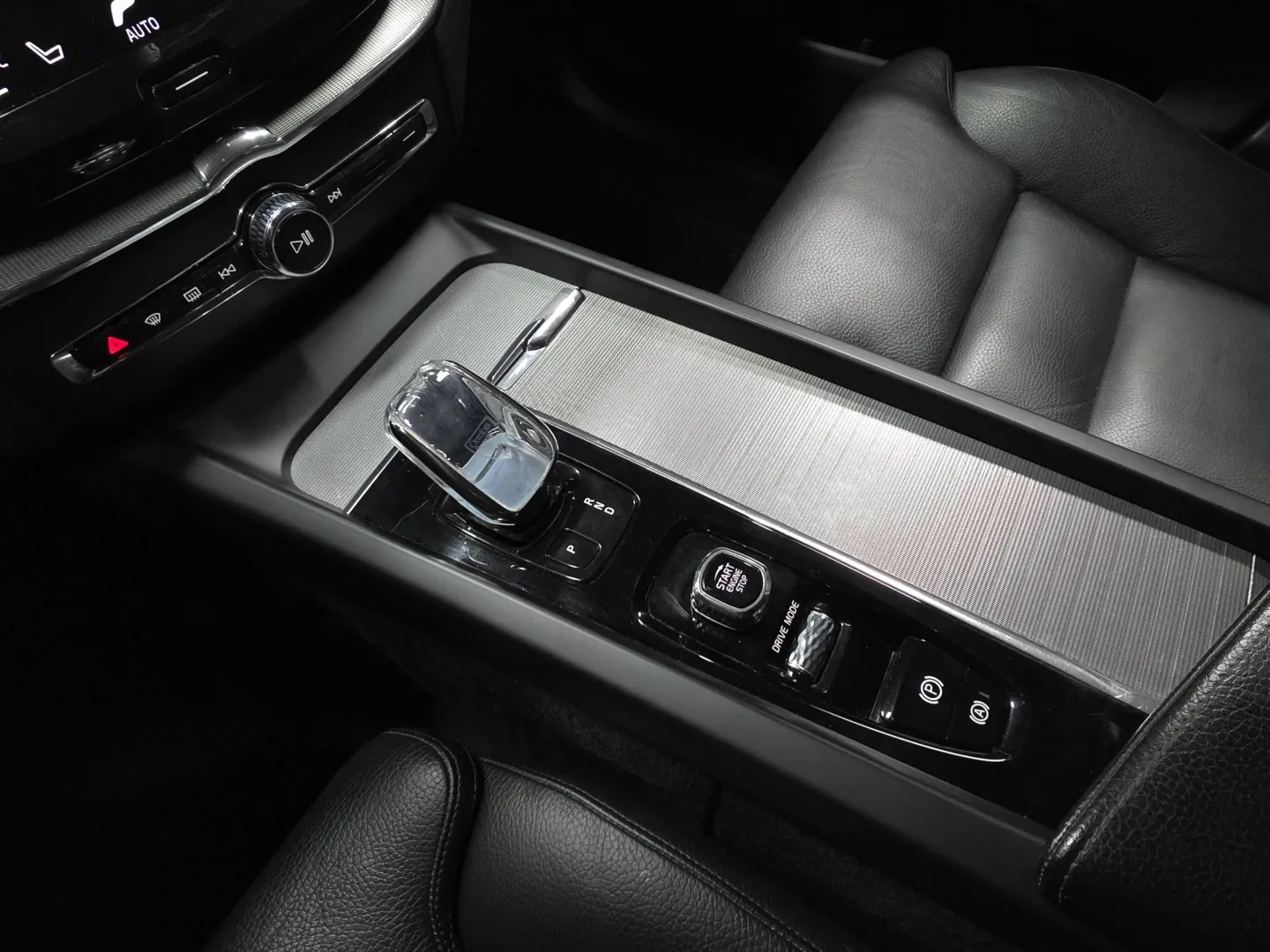 Autokuva 15 - CNY-602