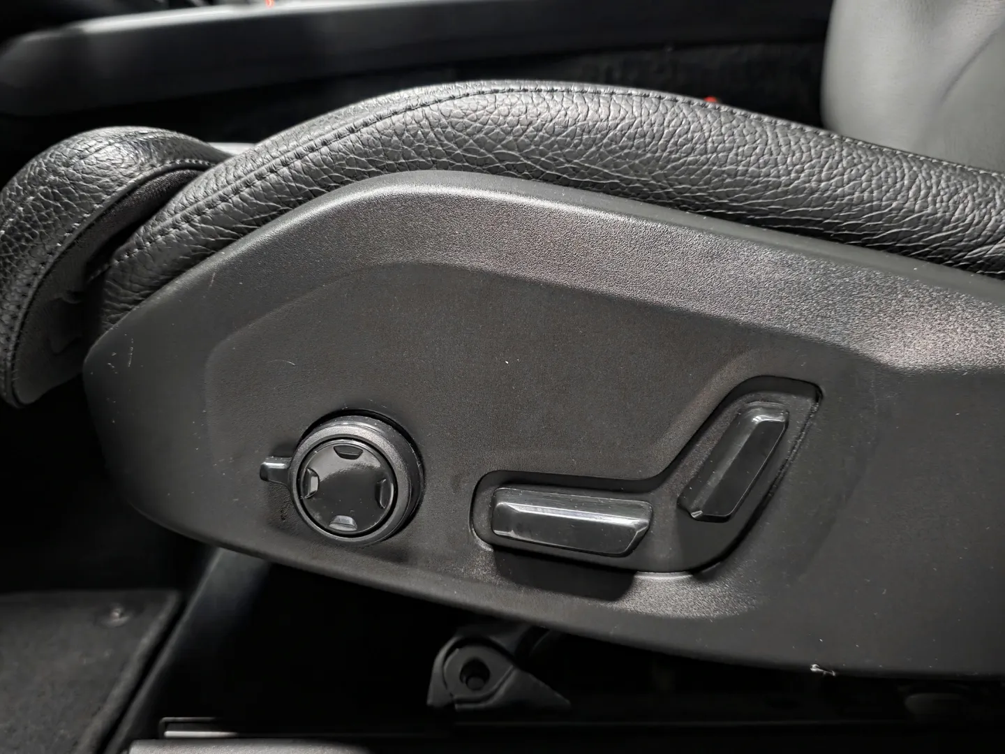 Autokuva 16 - CNY-602