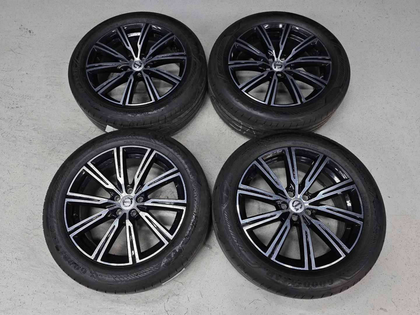 Autokuva 12 - CNY-602