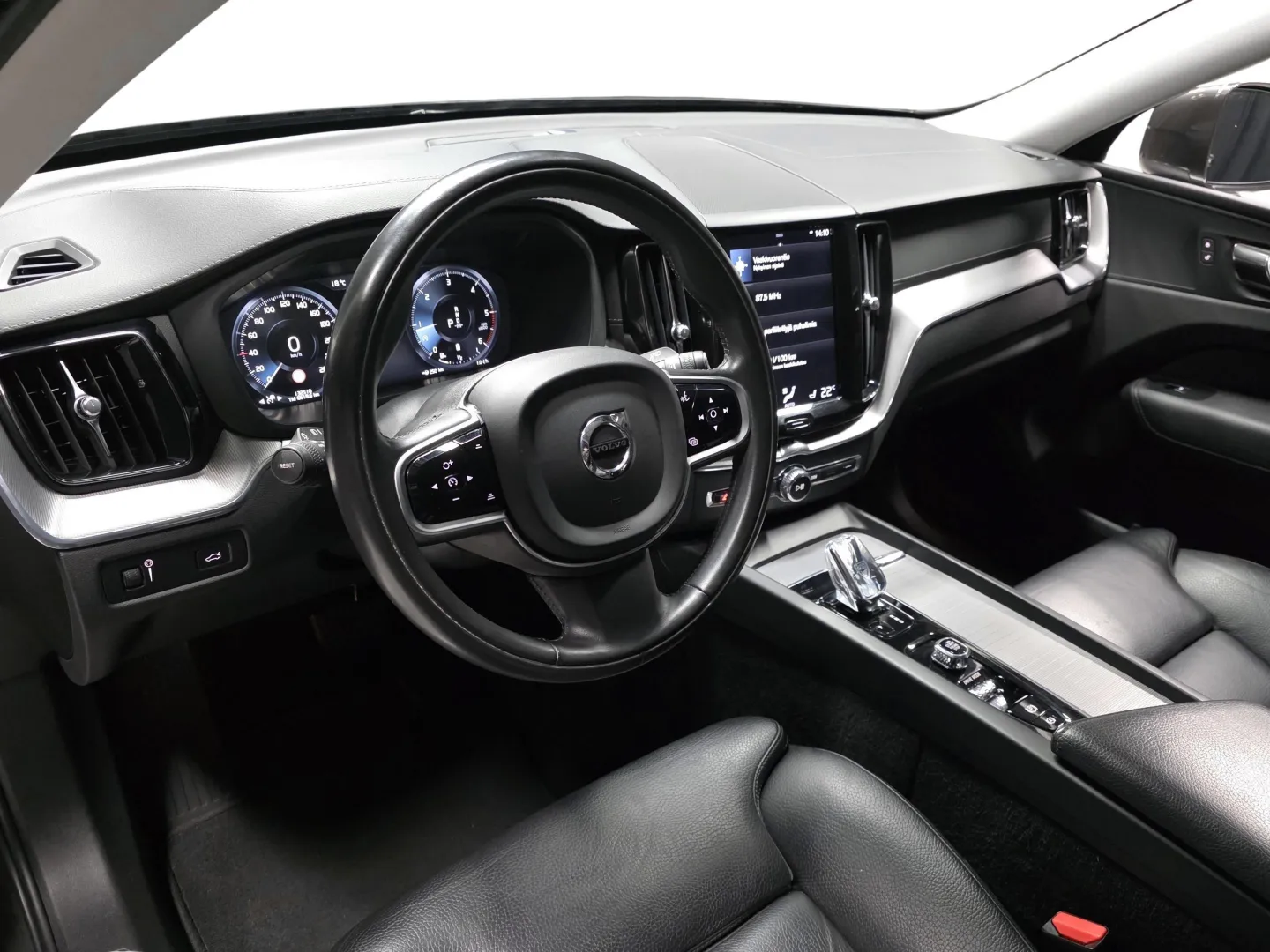 Autokuva 8 - CNY-602