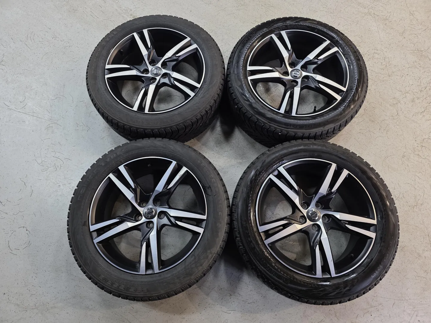 Autokuva 12 - COG-669