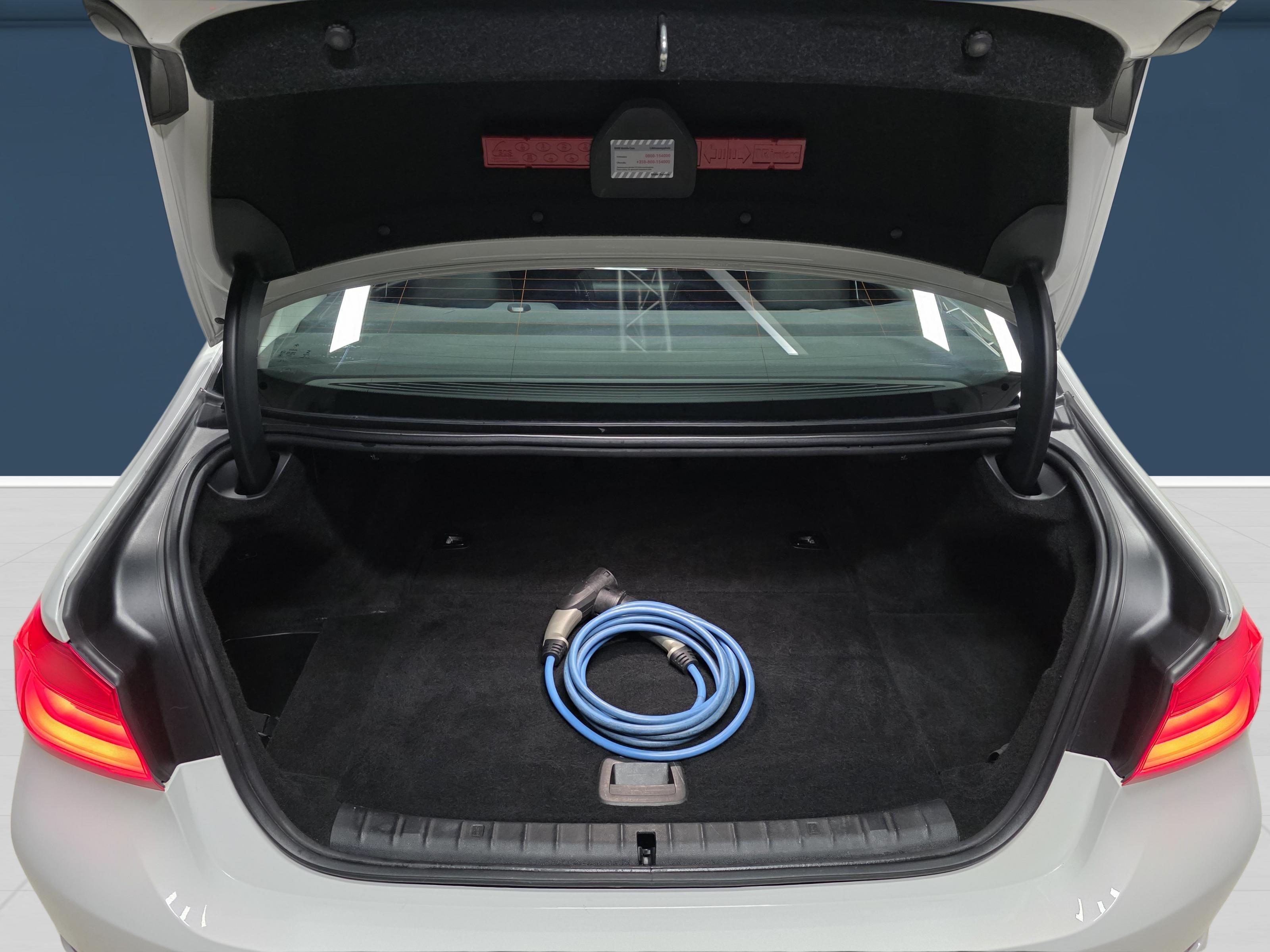 Autokuva 11 - COM-695