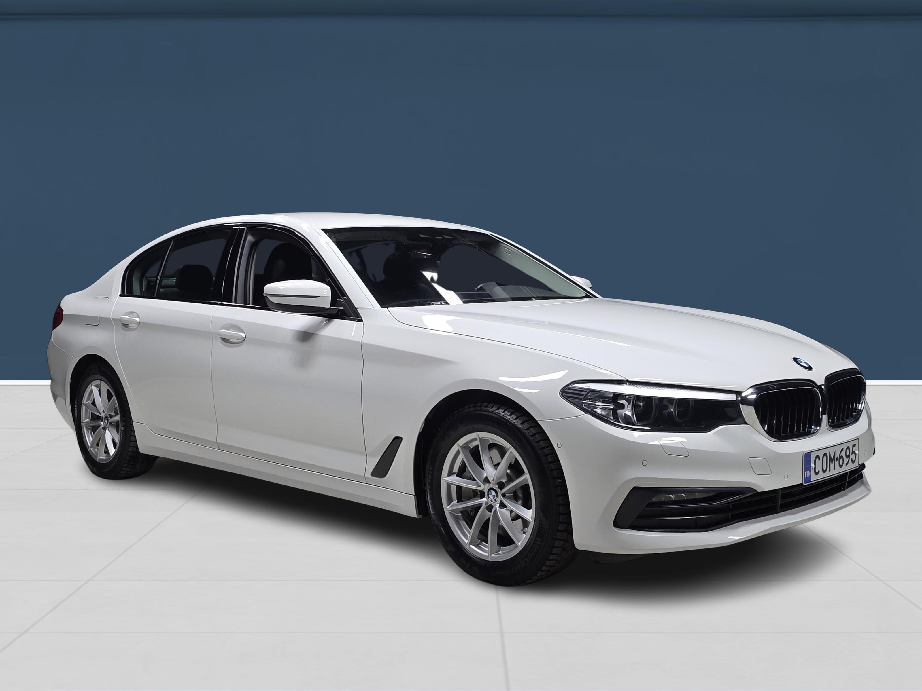 Autokuva 3 - COM-695