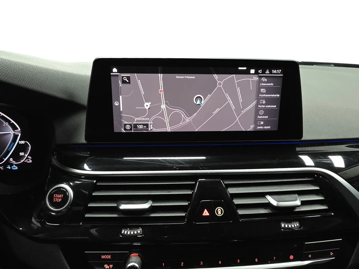 Autokuva 13 - COM-695