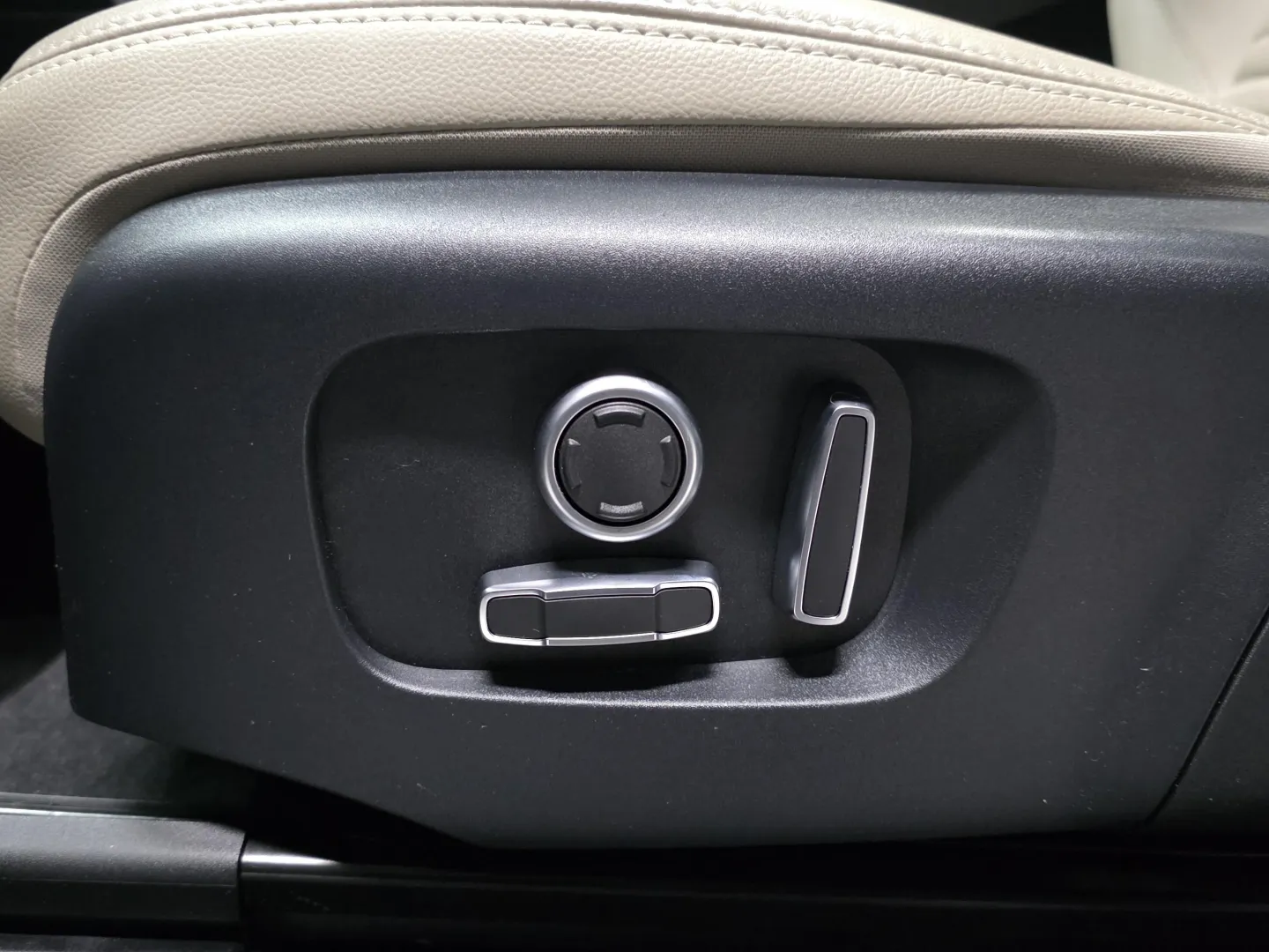 Autokuva 17 - CPM-308