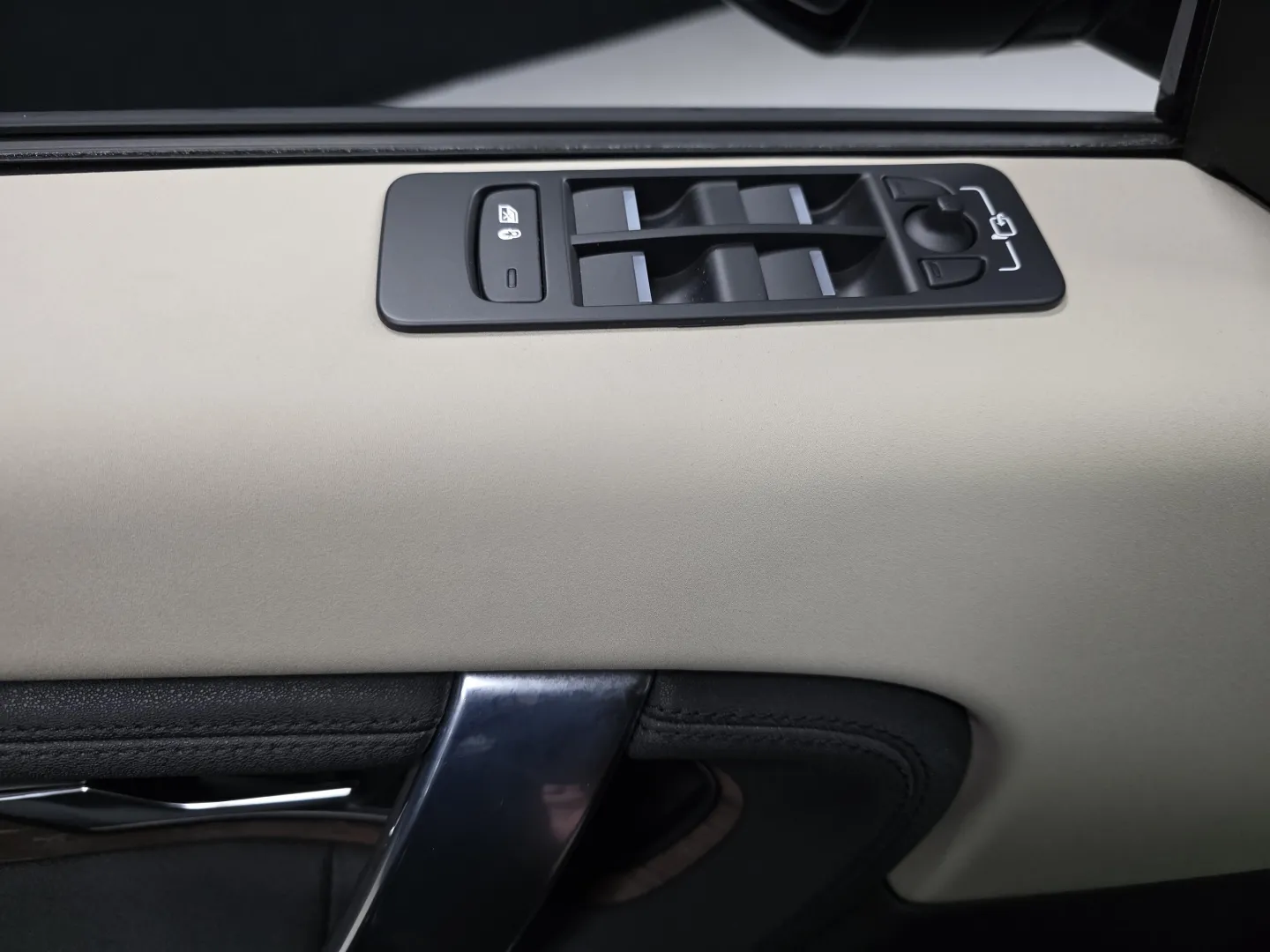 Autokuva 16 - CPM-308