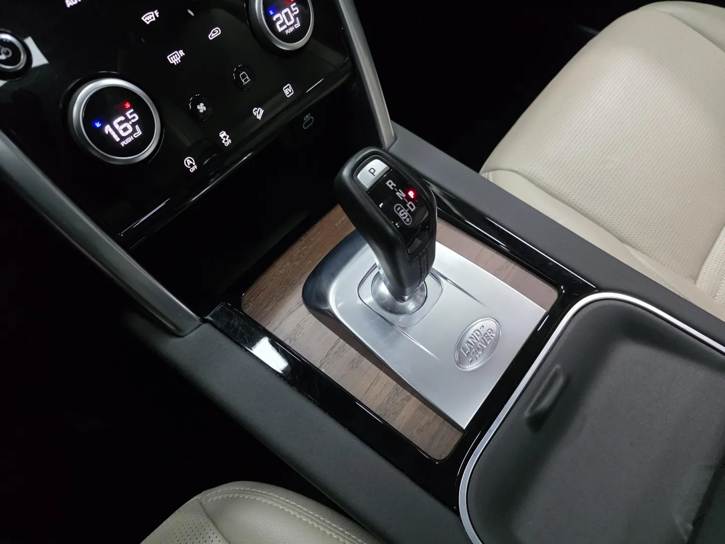 Autokuva 15 - CPM-308