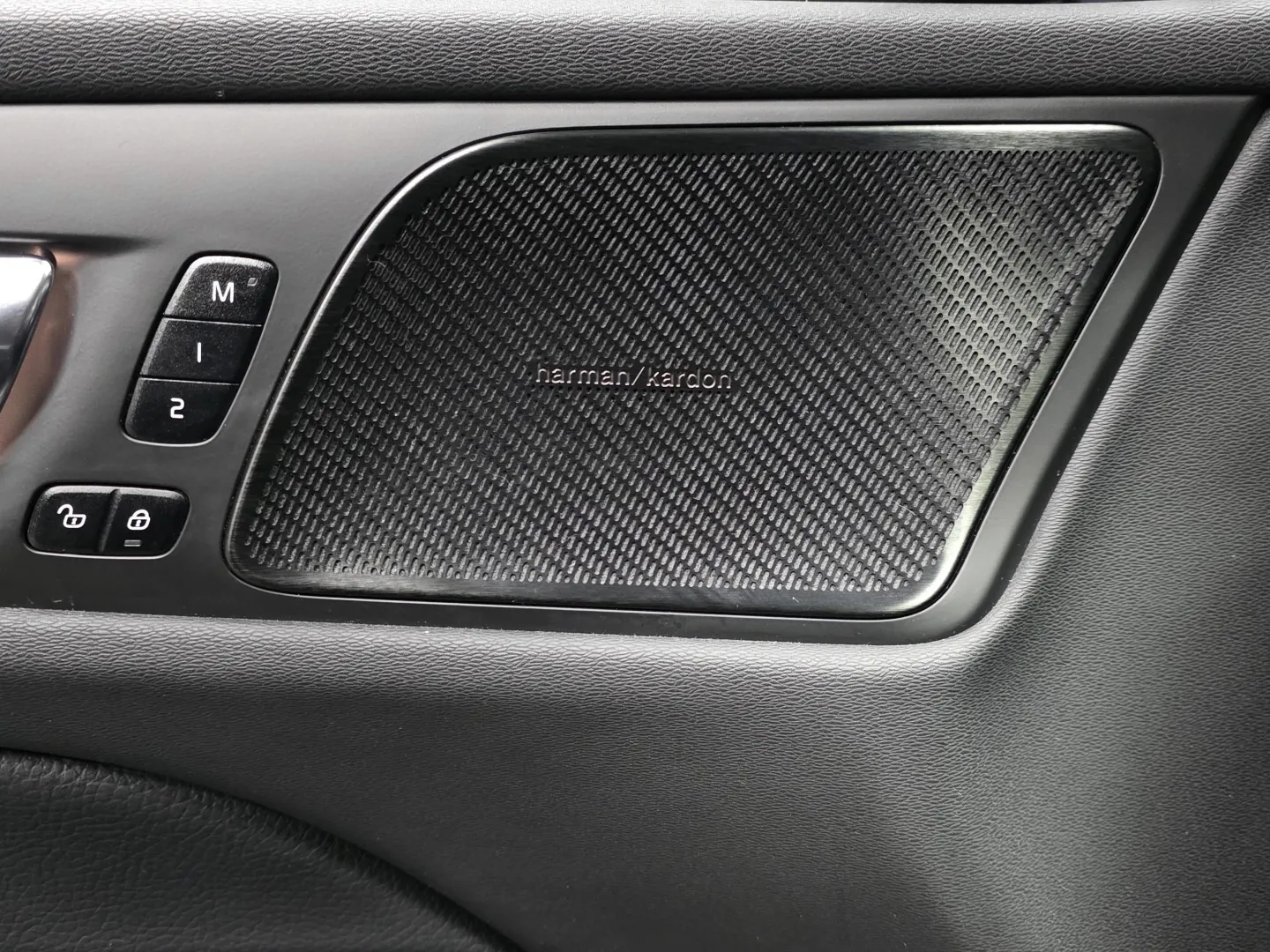 Autokuva 16 - CPX-377