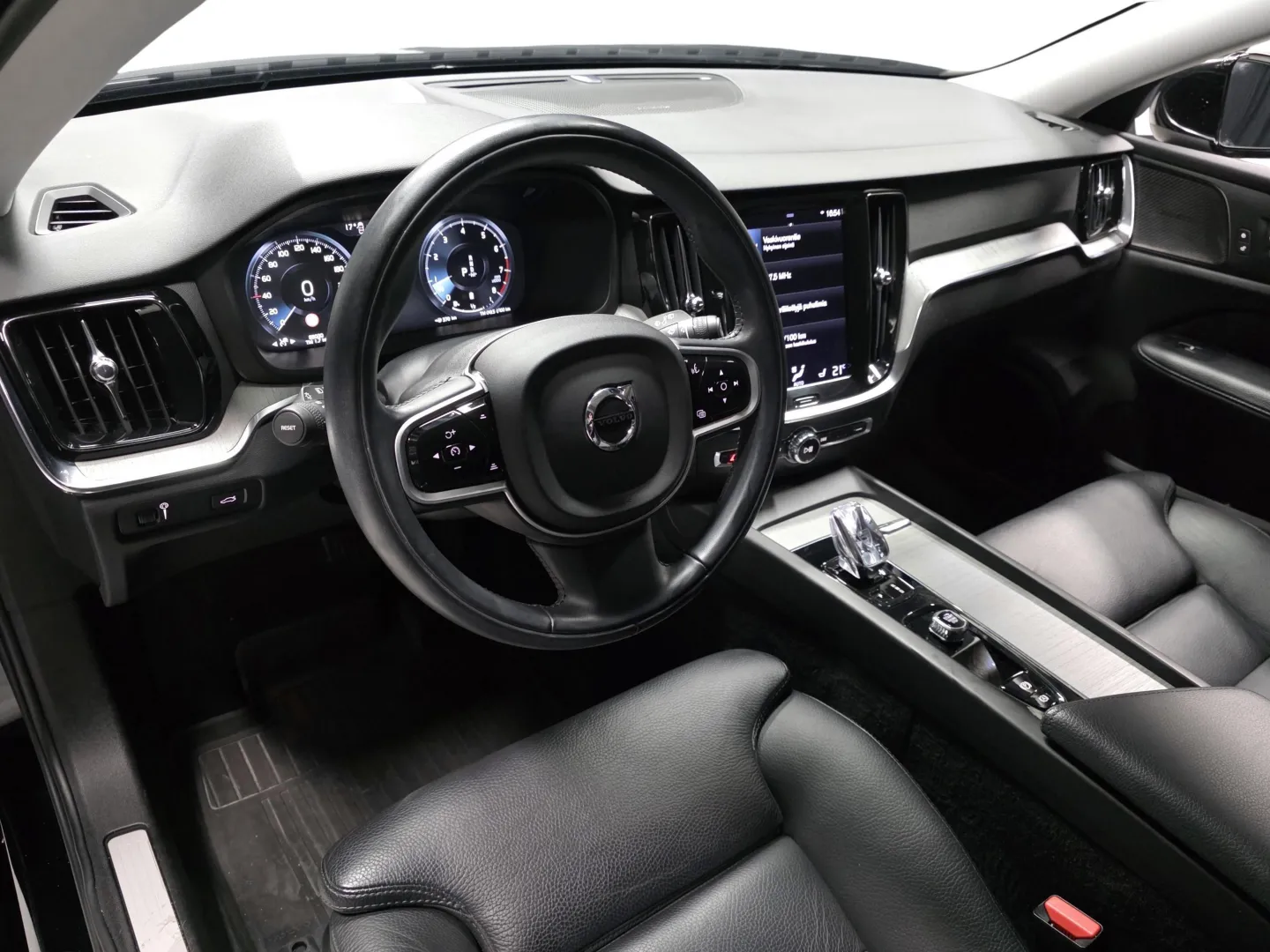 Autokuva 8 - CPX-377