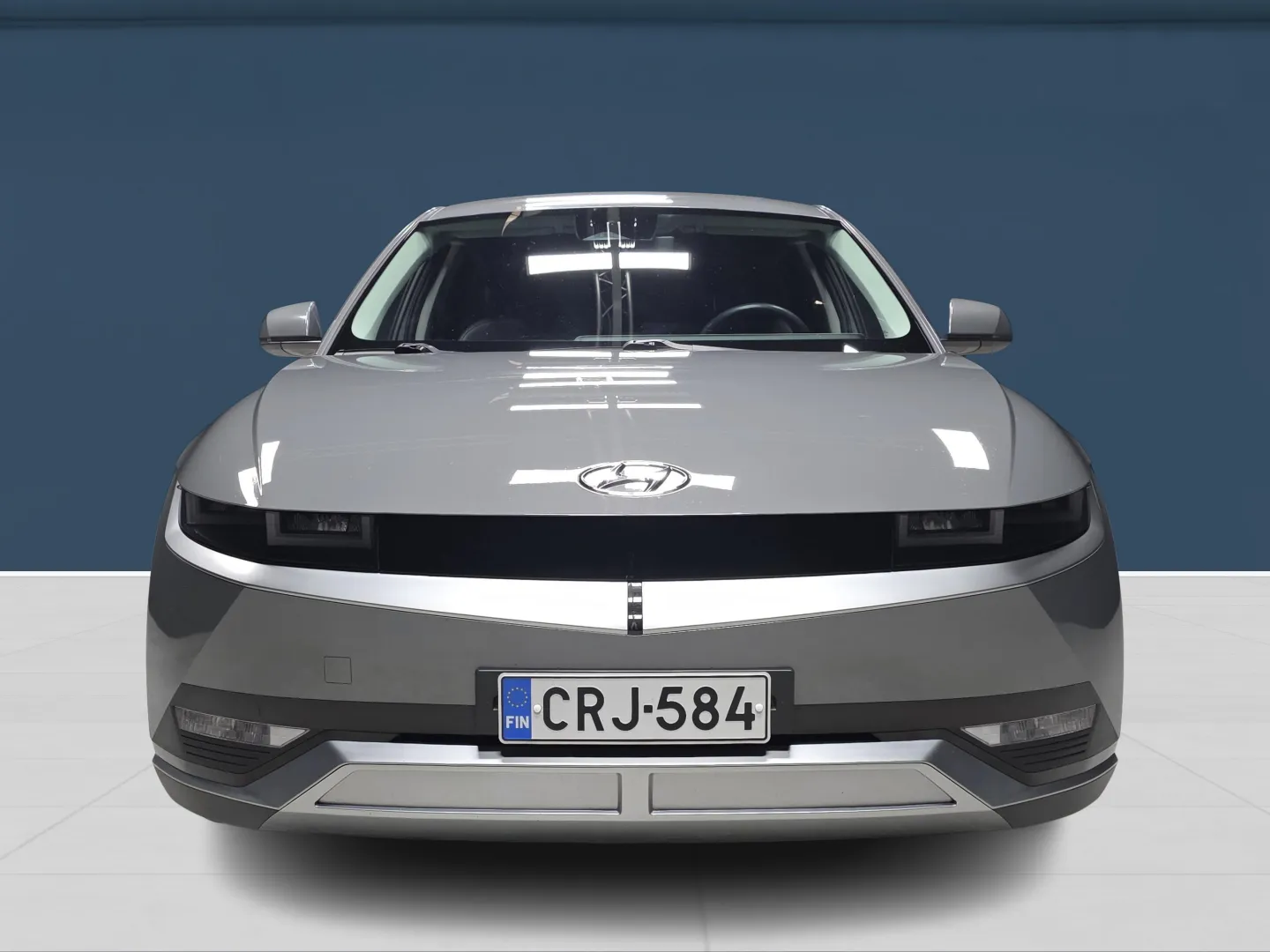 Autokuva 2 - CRJ-584