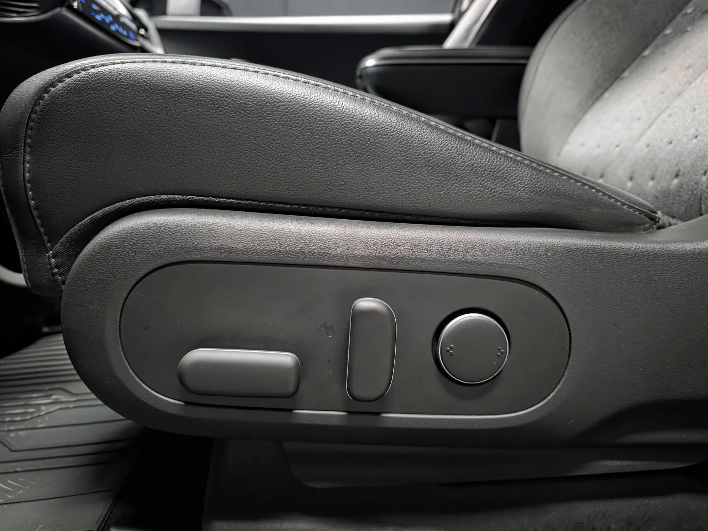 Autokuva 15 - CRJ-584