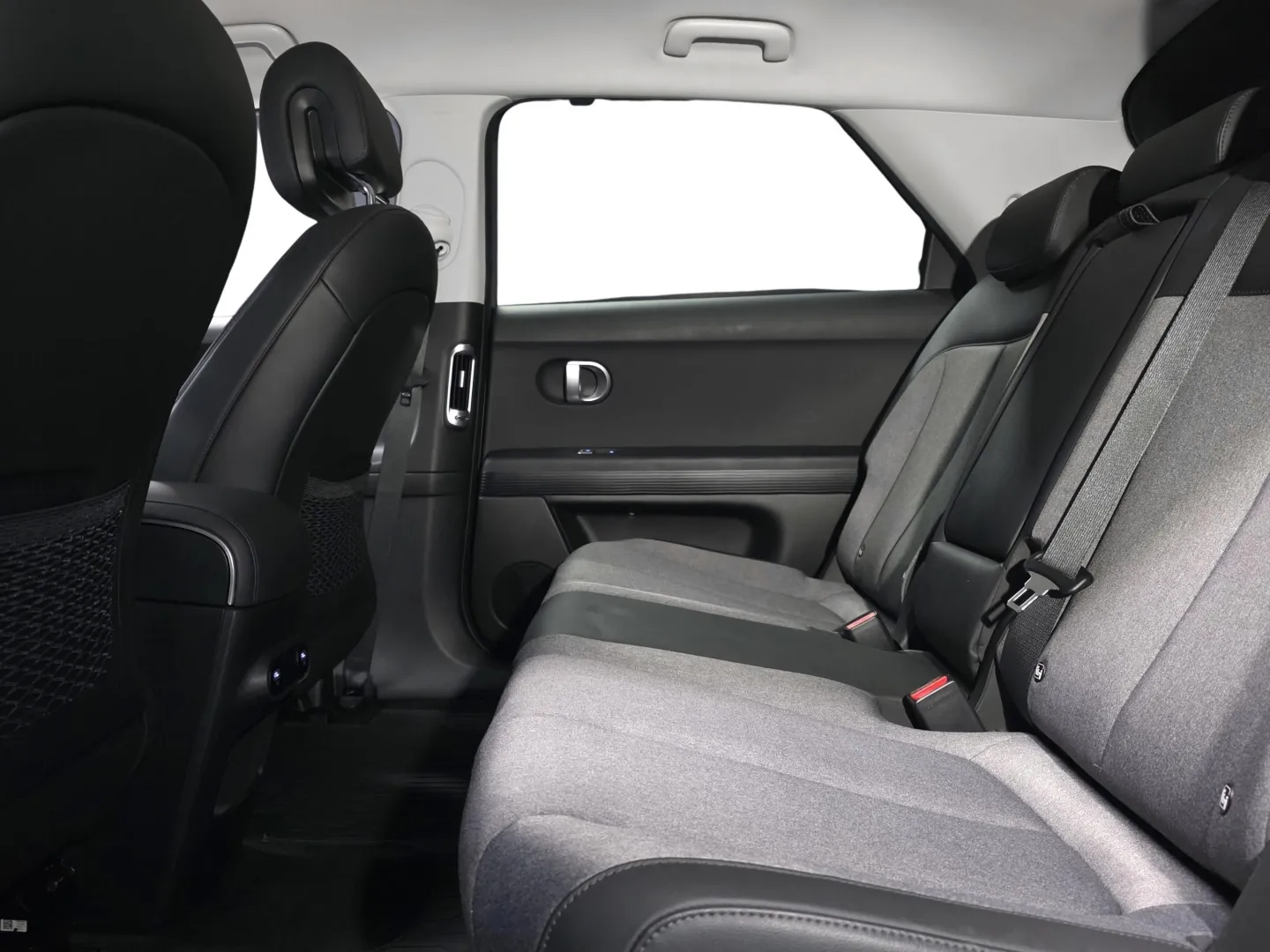 Autokuva 9 - CRJ-584