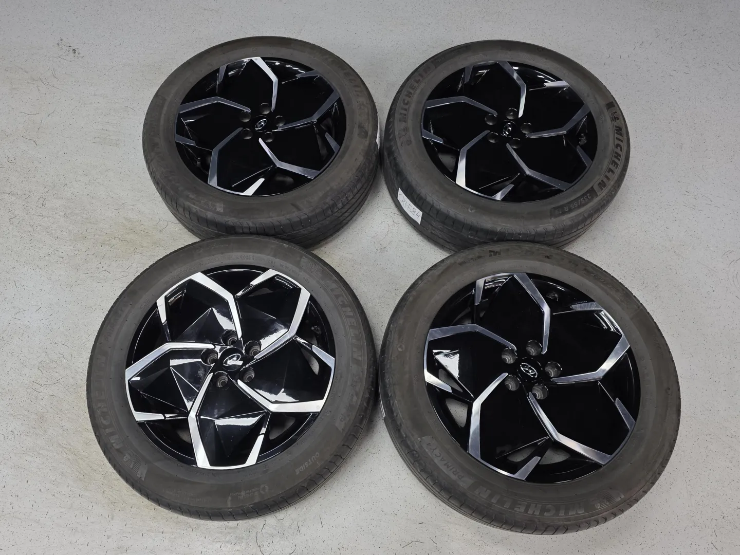 Autokuva 12 - CRJ-584