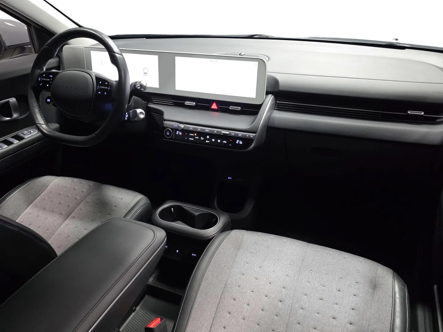 Autokuva 16 - CRJ-584