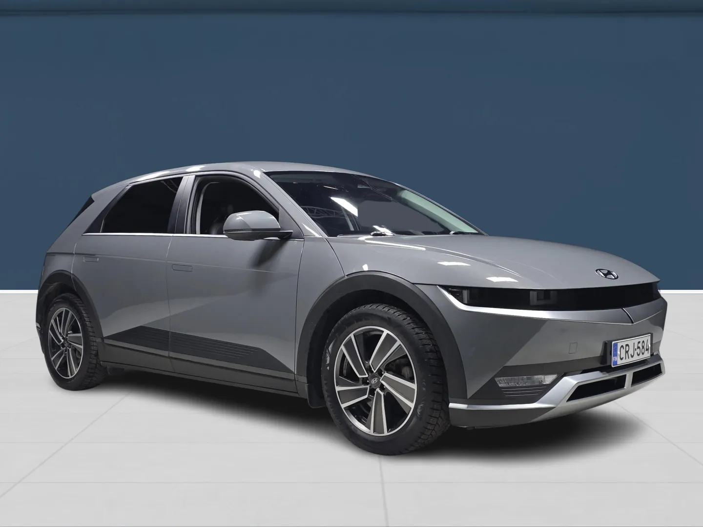 Autokuva 3 - CRJ-584