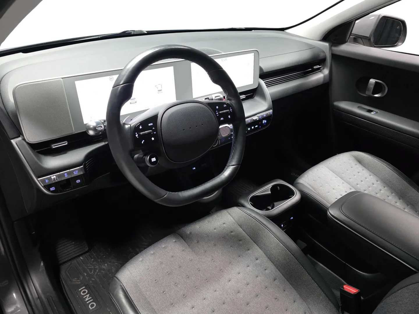 Autokuva 8 - CRJ-584