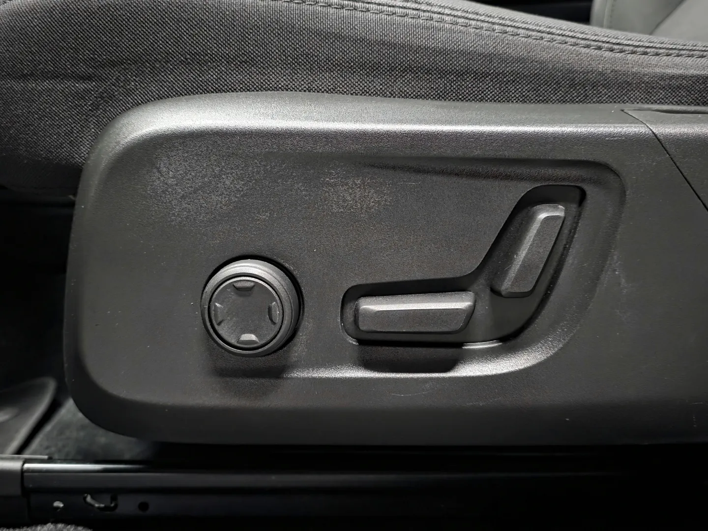 Autokuva 16 - CRJ-918