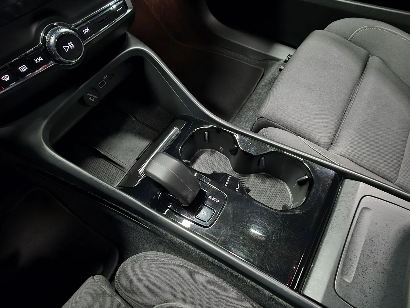 Autokuva 14 - CRJ-918