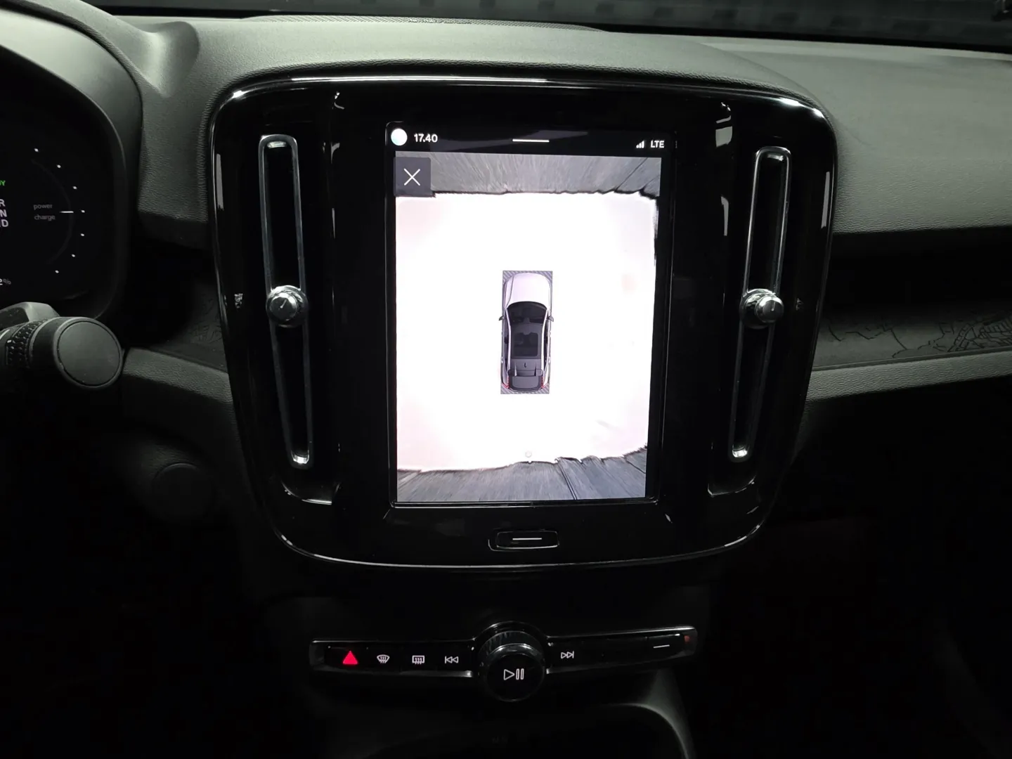 Autokuva 13 - CRJ-918