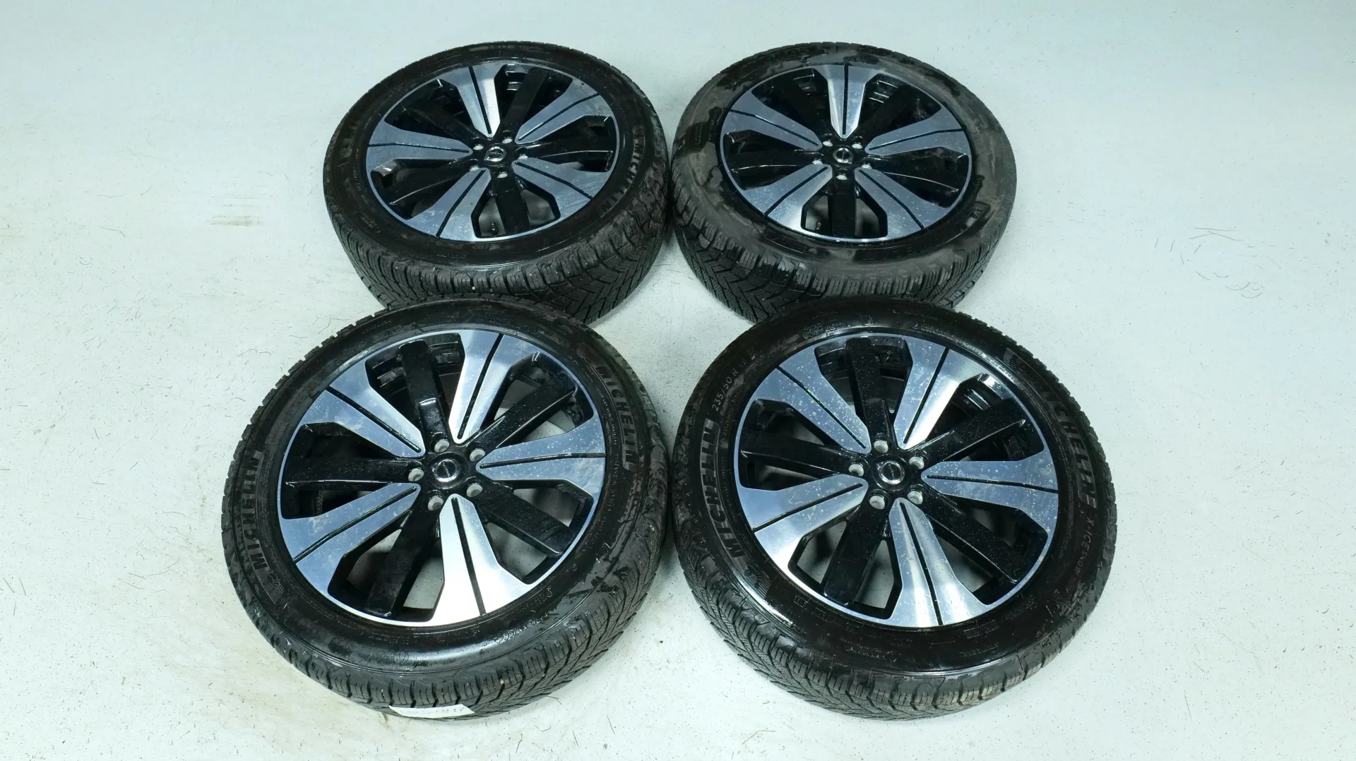 Autokuva 19 - CRJ-947