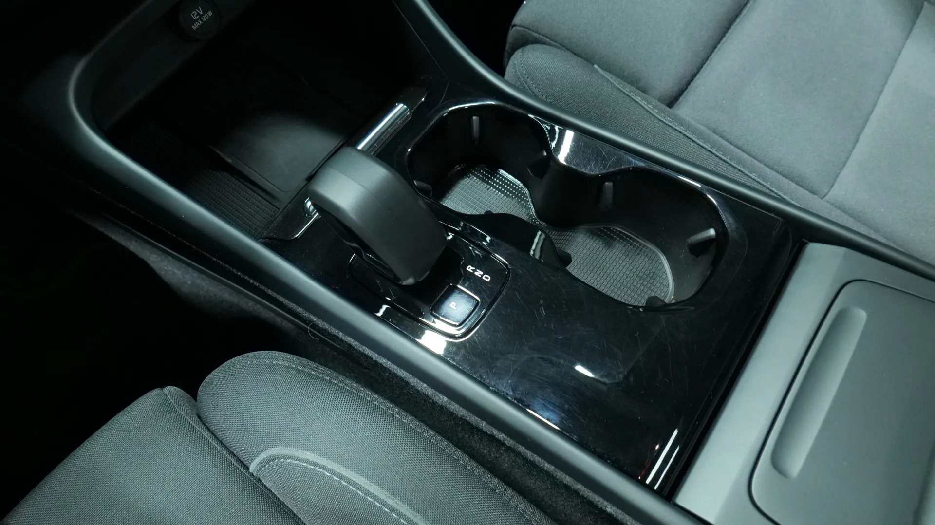 Autokuva 9 - CRJ-947