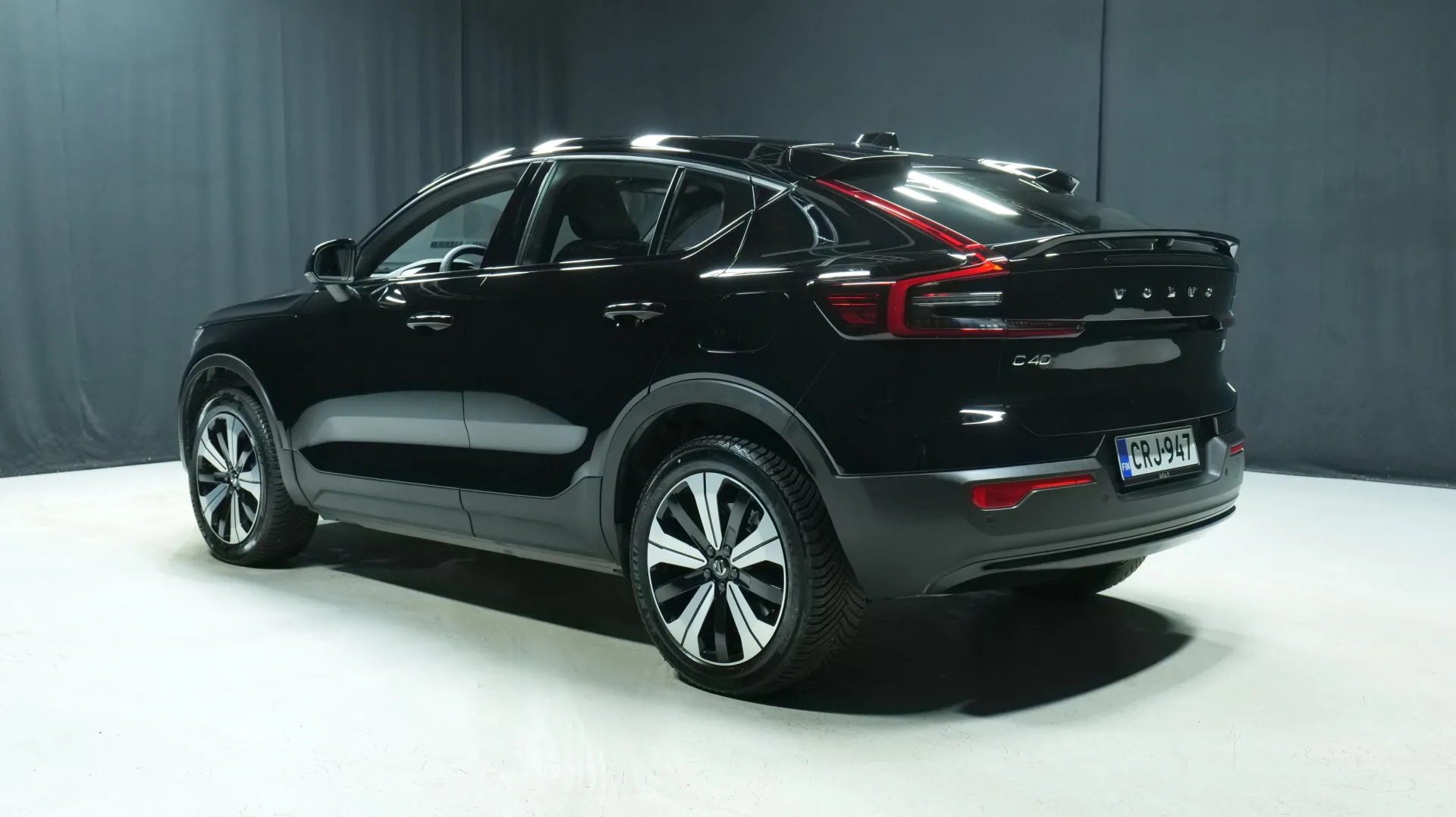 Autokuva 2 - CRJ-947