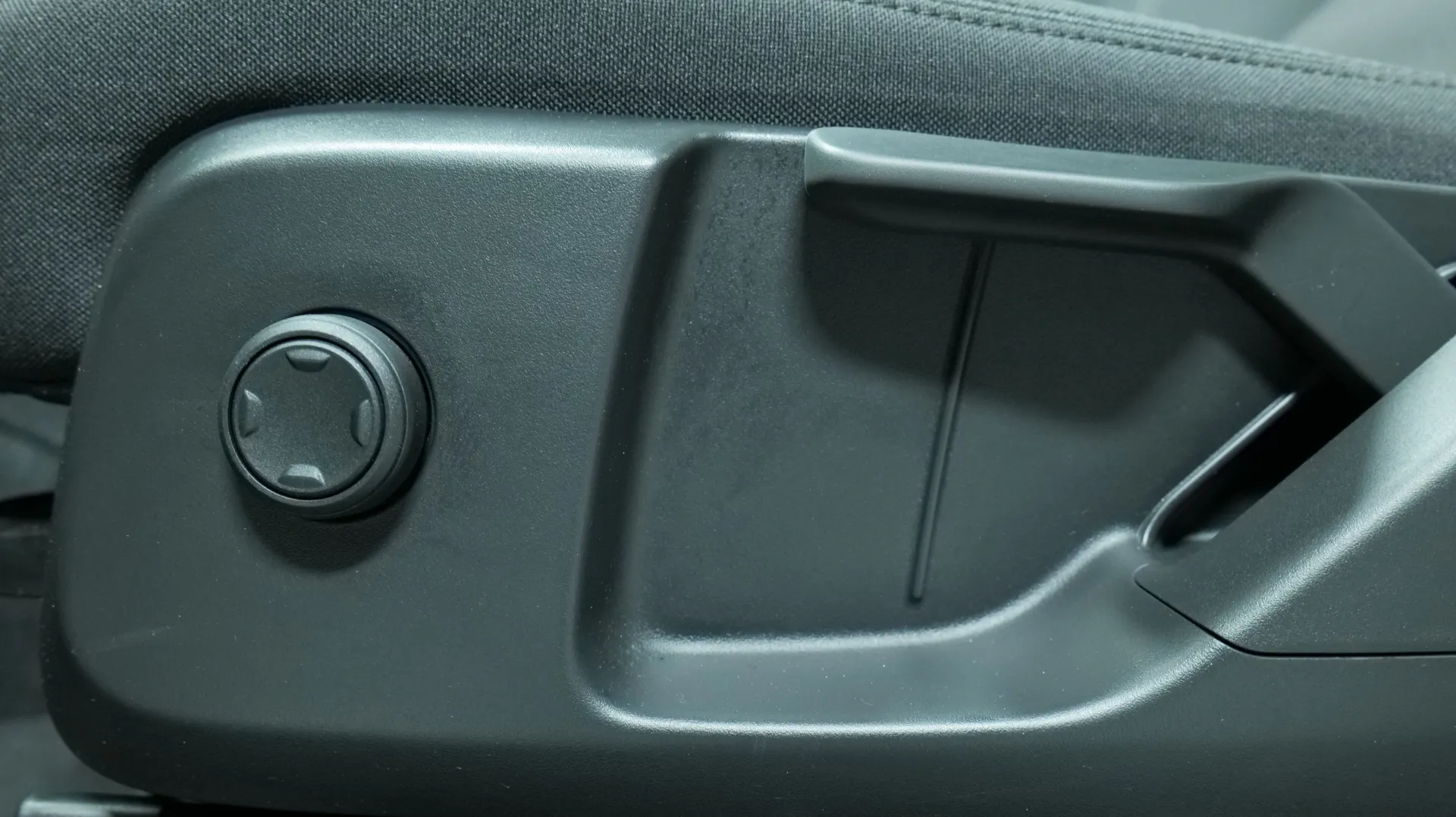 Autokuva 10 - CRJ-947