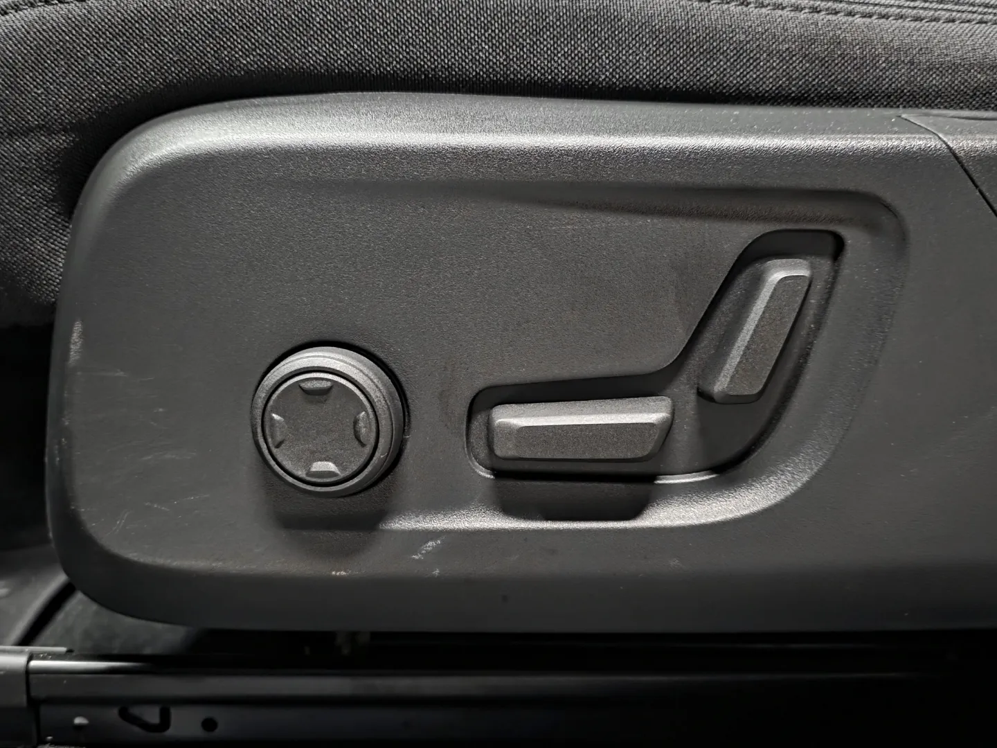 Autokuva 16 - CRL-398