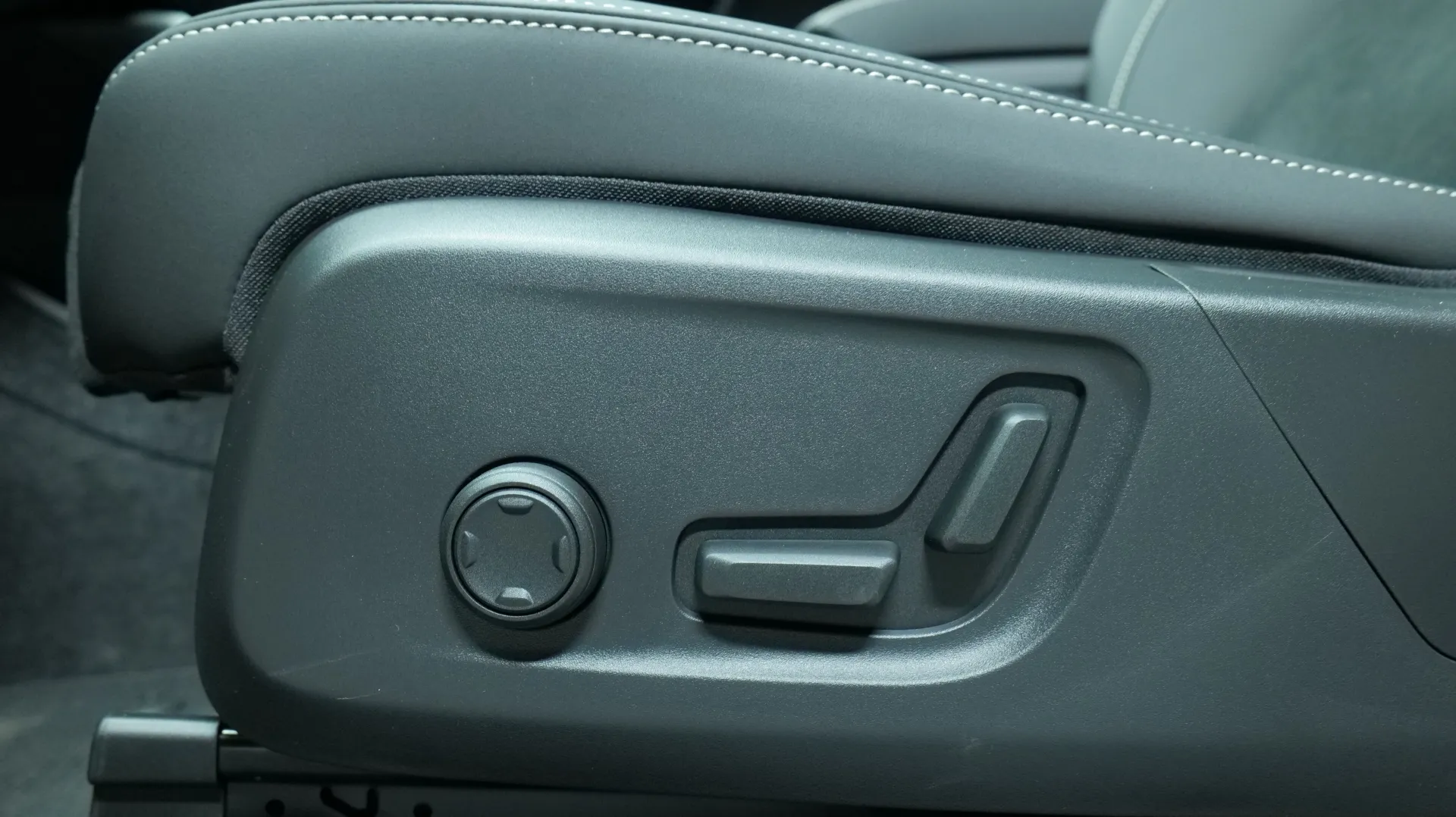 Autokuva 10 - CRY-665