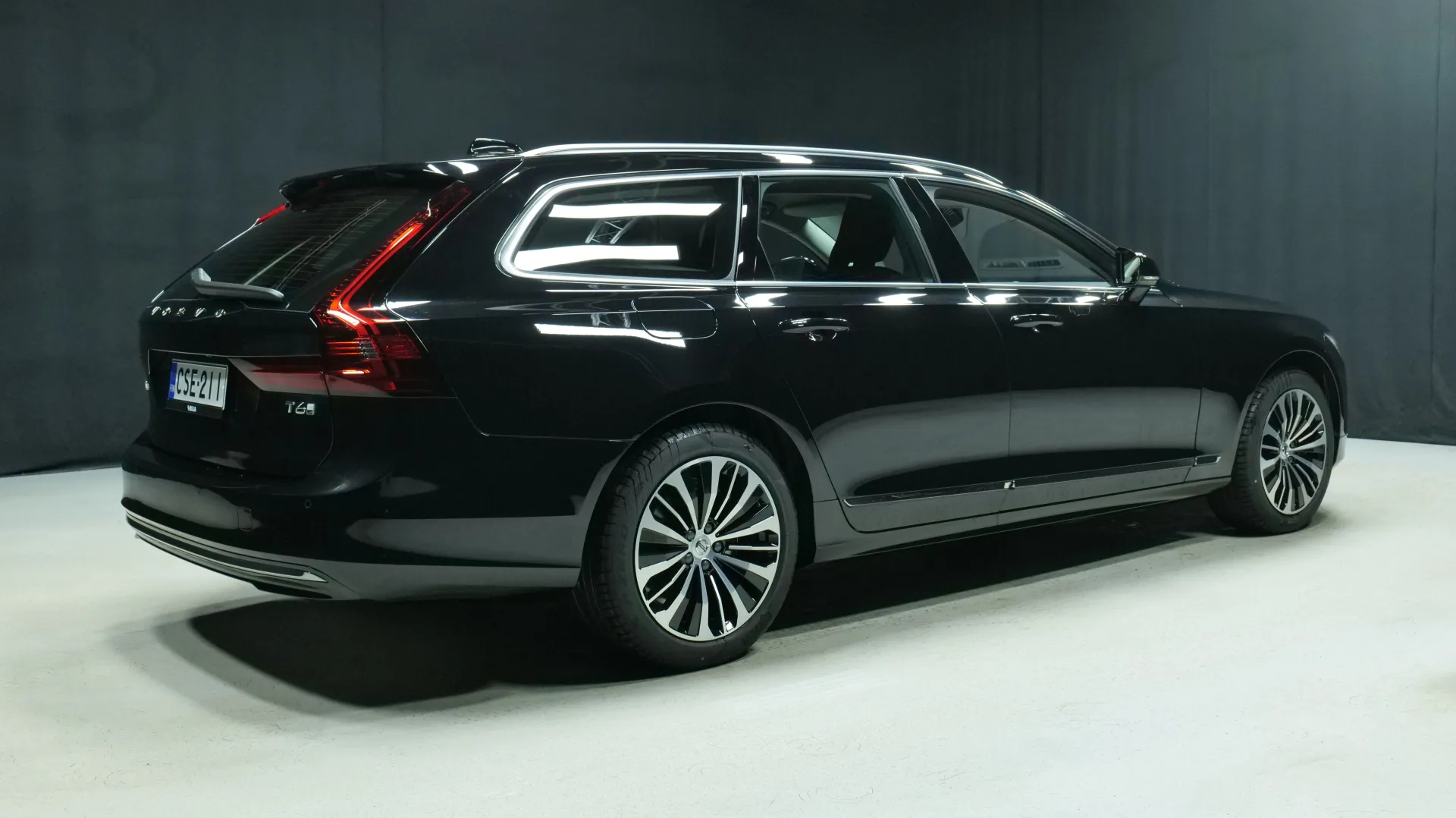 Autokuva 3 - CSE-211