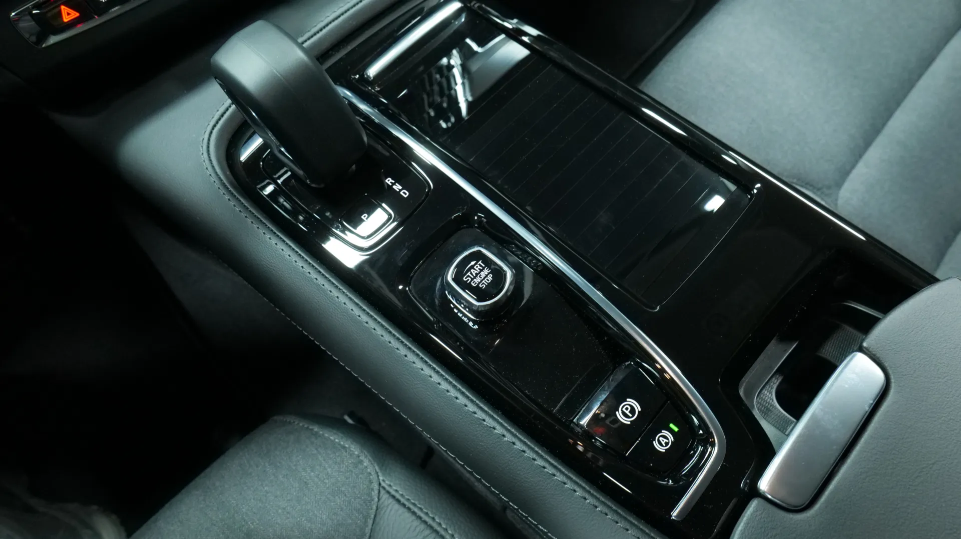 Autokuva 9 - CSE-211