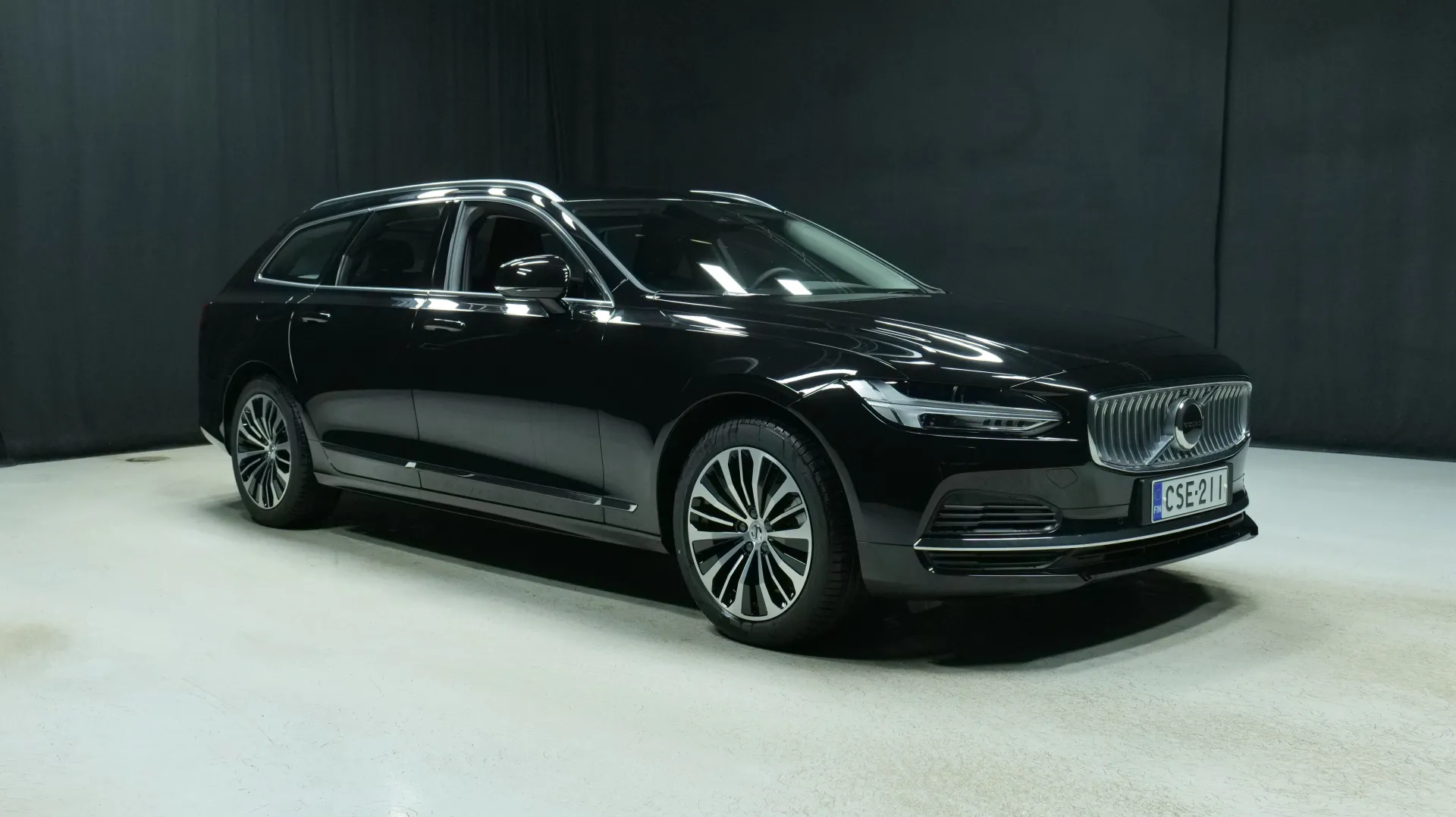 Autokuva 5 - CSE-211