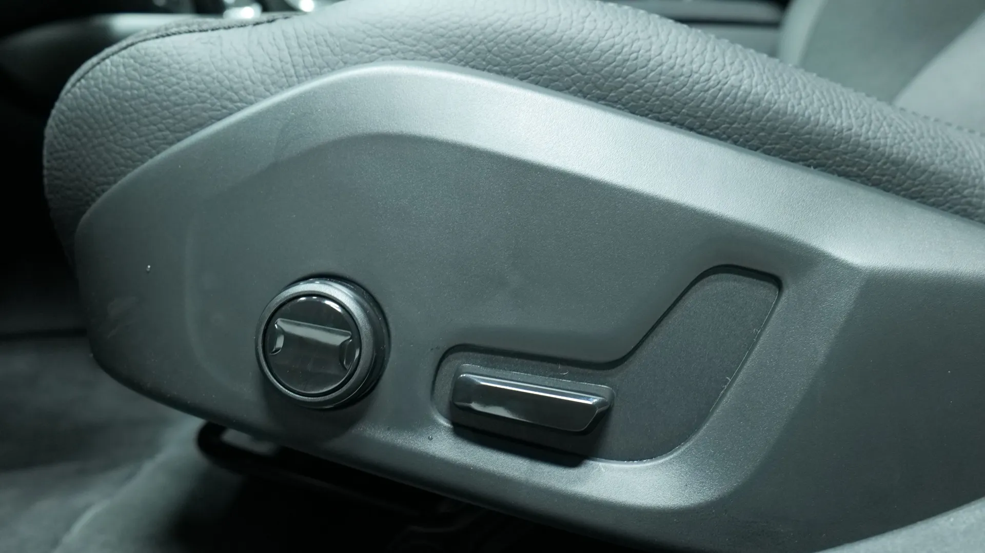 Autokuva 10 - CSE-211