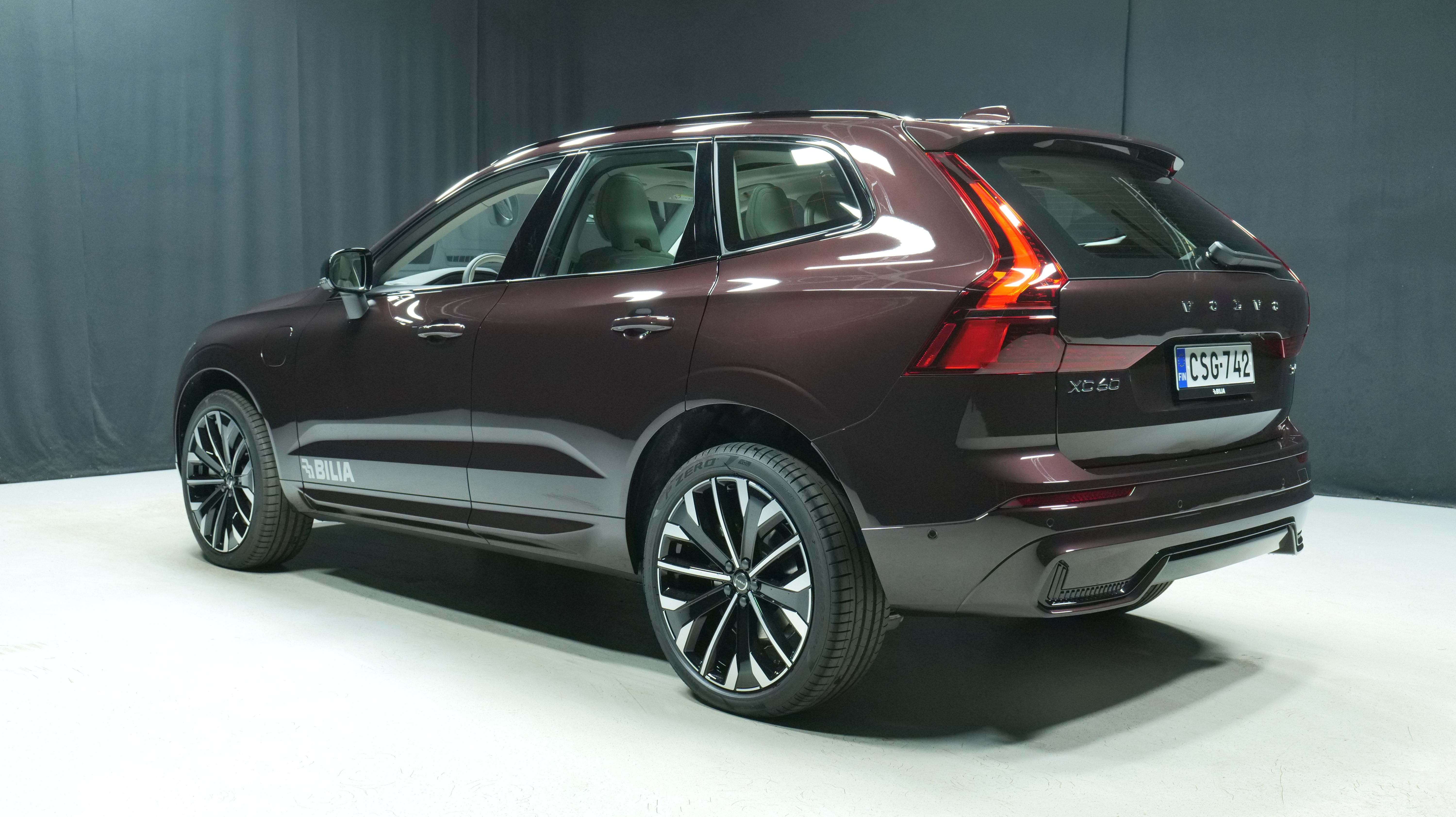 Volvo XC60 T6 AWD Long Range Ultra Dark 2026, kuva 2/19