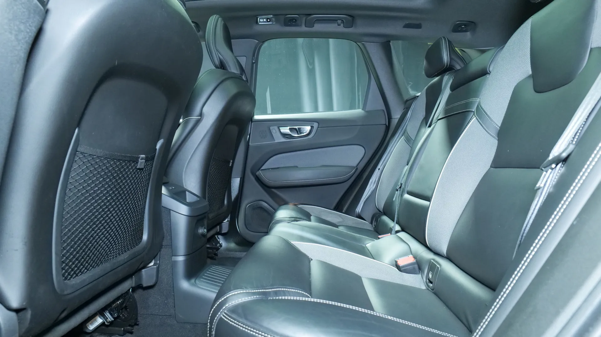 Autokuva 16 - ERN-933